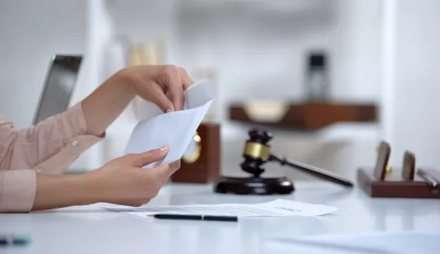 ¿Puedo solicitar un divorcio unilateral sin abogado?